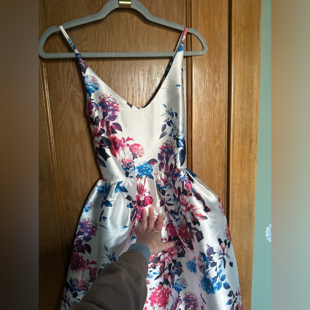 AKIRA Floral Print Dress - White, Blue, Red - Picture 10 of 12